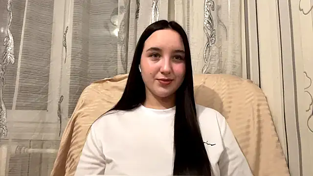 Snapshot of DaisyMolly chatting on 11, 11, 2025 DaisyMolly online show from 11, 11, 2025