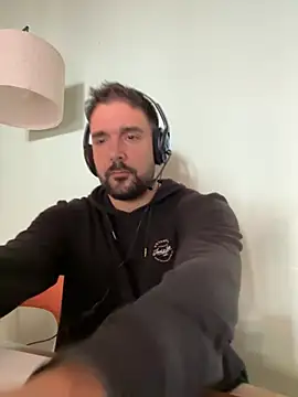 Snapshot of ReDiBastoni90 chatting on 3, 11, 2025 ReDiBastoni90 online show from 3, 11, 2025