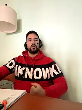 Snapshot of ReDiBastoni90 chatting on 4, 11, 2025 ReDiBastoni90 online show from 4, 11, 2025