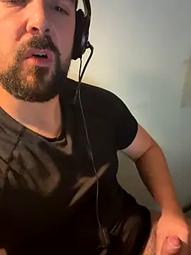 Snapshot of ReDiBastoni90 chatting on 4, 12, 2025 ReDiBastoni90 online show from 4, 12, 2025