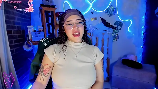 Snapshot of Lizz_martins chatting on 22, 10, 2025 Lizz martins online show from 22, 10, 2025