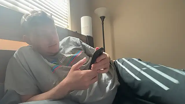 Snapshot of eddieeeeee1232 chatting on 19, 12, 2025 eddieeeeee1232 online show from 19, 12, 2025