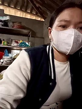 Snapshot of nat-tri chatting on 4, 12, 2025 nat-tri online show from 4, 12, 2025