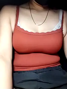 Snapshot of YiyinLy chatting on 20, 10, 2025 YiyinLy online show from 20, 10, 2025