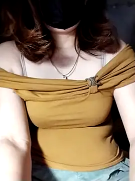 Snapshot of YiyinLy chatting on 31, 10, 2025 YiyinLy online show from 31, 10, 2025