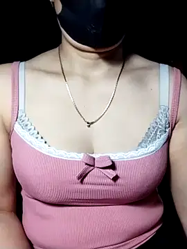 Snapshot of YiyinLy chatting on 3, 11, 2025 YiyinLy online show from 3, 11, 2025