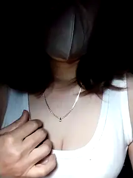 Snapshot of YiyinLy chatting on 3, 11, 2025 YiyinLy online show from 3, 11, 2025