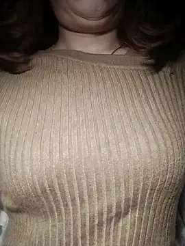 Snapshot of YiyinLy chatting on 20, 11, 2025 YiyinLy online show from 20, 11, 2025