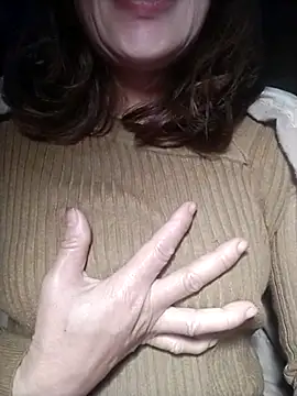 Snapshot of YiyinLy chatting on 21, 11, 2025 YiyinLy online show from 21, 11, 2025