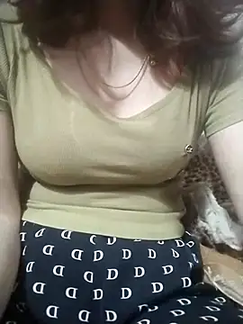 Snapshot of YiyinLy chatting on 30, 11, 2025 YiyinLy online show from 30, 11, 2025