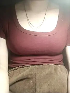 Snapshot of YiyinLy chatting on 15, 12, 2025 YiyinLy online show from 15, 12, 2025