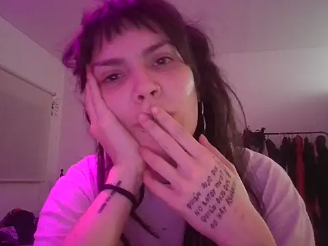 Snapshot of miapink33 chatting on 23, 10, 2025 miapink33 online show from 23, 10, 2025