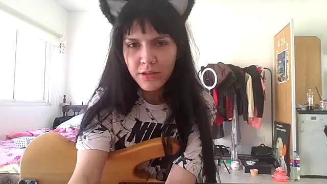 Snapshot of miapink33 chatting on 24, 11, 2025 miapink33 online show from 24, 11, 2025