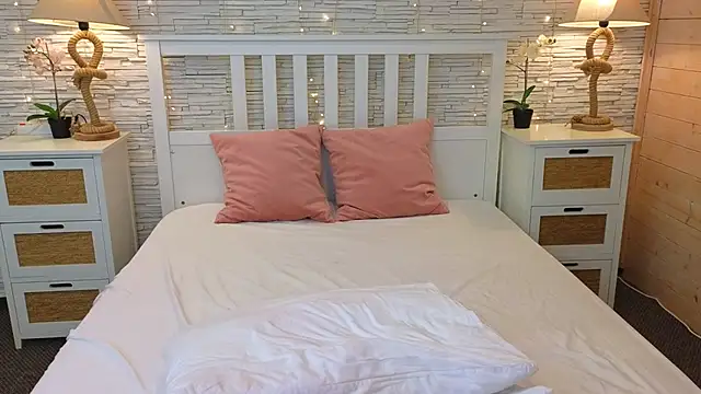 Soft Lilly online show from 2, 4, 2026