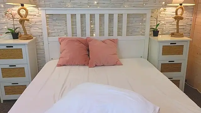 Soft Lilly online show from 16, 4, 2026