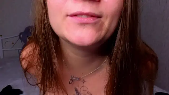 Amy  Leee  online show from 10, 11, 2025