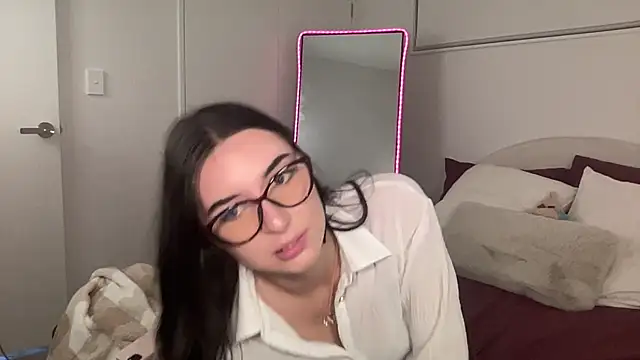 Snapshot of mollyy2006 chatting on 25, 10, 2025 mollyy2006 online show from 25, 10, 2025