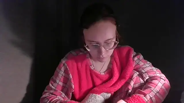 Snapshot of LuckySLove chatting on 4, 4, 2026 LuckySLove online show from 4, 4, 2026