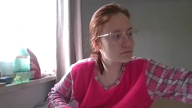 Snapshot of LuckySLove chatting on 5, 4, 2026 LuckySLove online show from 5, 4, 2026