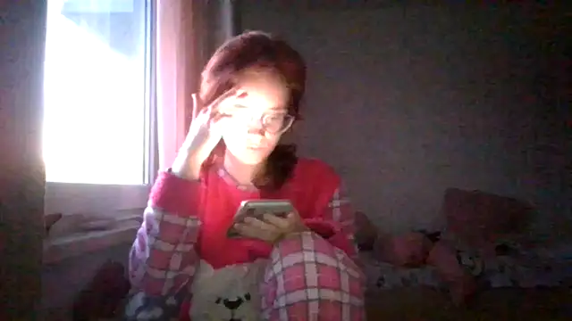Snapshot of LuckySLove chatting on 6, 4, 2026 LuckySLove online show from 6, 4, 2026