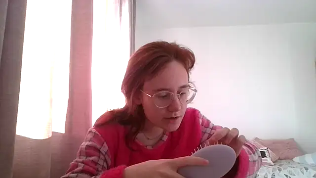 Snapshot of LuckySLove chatting on 11, 4, 2026 LuckySLove online show from 11, 4, 2026