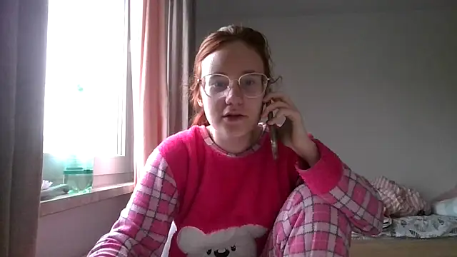 Snapshot of LuckySLove chatting on 12, 4, 2026 LuckySLove online show from 12, 4, 2026