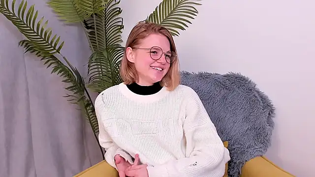 Snapshot of LillieLejune chatting on 16, 10, 2025 LillieLejune online show from 16, 10, 2025