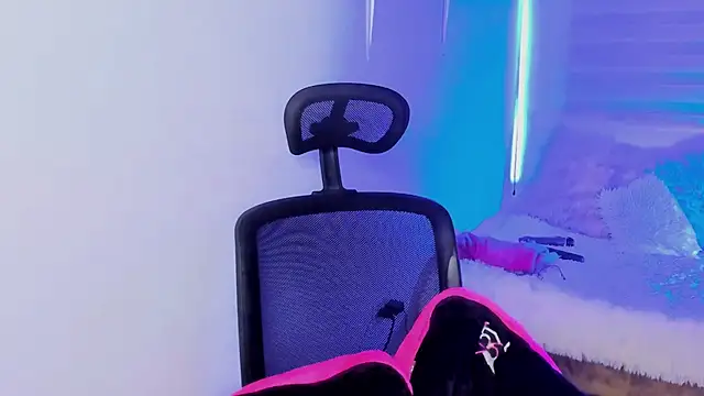 Emily Lindey online show from 14, 1, 2026