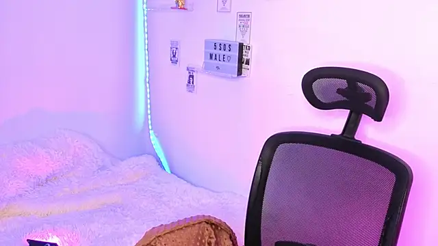 Emily Lindey online show from 19, 2, 2026