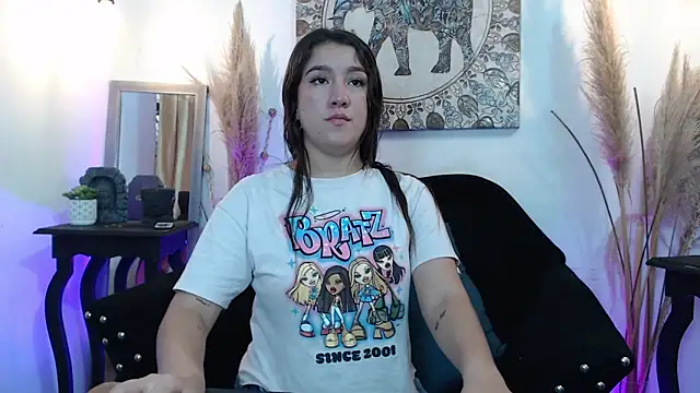 Snapshot of ZharaGag_on_u chatting on 6, 11, 2025 ZharaGag on u online show from 6, 11, 2025