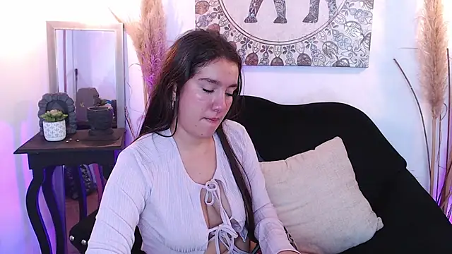 Snapshot of ZharaGag_on_u chatting on 28, 11, 2025 ZharaGag on u online show from 28, 11, 2025