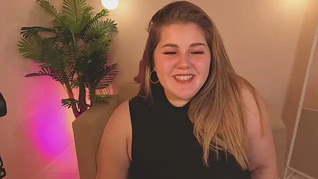 Snapshot of Scarlet_Sinera chatting on 14, 10, 2025 Scarlet Sinera online show from 14, 10, 2025