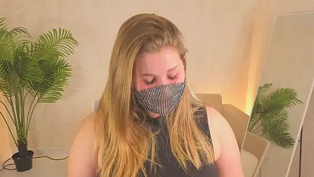 Snapshot of Scarlet_Sinera chatting on 19, 10, 2025 Scarlet Sinera online show from 19, 10, 2025