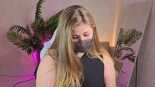 Snapshot of Scarlet_Sinera chatting on 23, 10, 2025 Scarlet Sinera online show from 23, 10, 2025