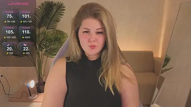 Snapshot of Scarlet_Sinera chatting on 6, 11, 2025 Scarlet Sinera online show from 6, 11, 2025