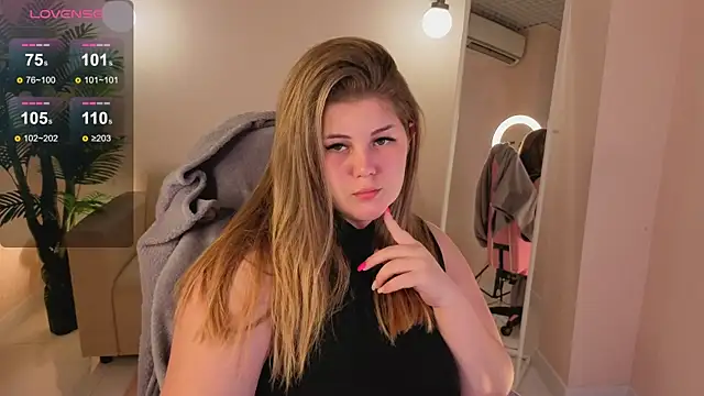 Snapshot of Scarlet_Sinera chatting on 7, 11, 2025 Scarlet Sinera online show from 7, 11, 2025