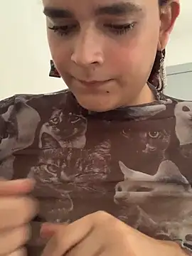 Snapshot of La-Gatiita-trans chatting on 19, 10, 2025 La-Gatiita-trans online show from 19, 10, 2025