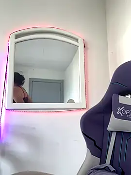 Snapshot of La-Gatiita-trans chatting on 22, 11, 2025 La-Gatiita-trans online show from 22, 11, 2025