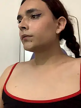 Snapshot of La-Gatiita-trans chatting on 13, 12, 2025 La-Gatiita-trans online show from 13, 12, 2025