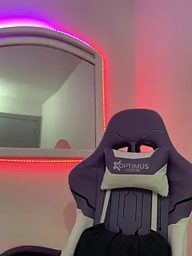 Snapshot of La-Gatiita-trans chatting on 15, 12, 2025 La-Gatiita-trans online show from 15, 12, 2025