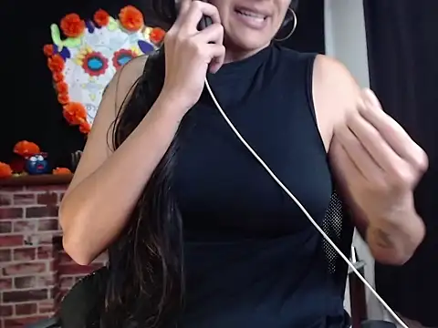 Lucyy Naugthy online show from 17, 11, 2025