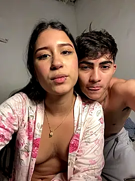 Snapshot of cristalxxx_hott chatting on 18, 10, 2025 cristalxxx hott online show from 18, 10, 2025