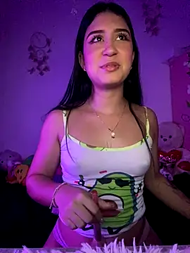 Snapshot of cristalxxx_hott chatting on 24, 10, 2025 cristalxxx hott online show from 24, 10, 2025