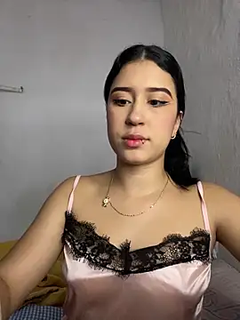 Snapshot of cristalxxx_hott chatting on 11, 11, 2025 cristalxxx hott online show from 11, 11, 2025