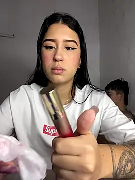 Snapshot of cristalxxx_hott chatting on 15, 11, 2025 cristalxxx hott online show from 15, 11, 2025