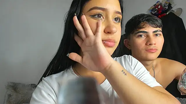 Snapshot of cristalxxx_hott chatting on 5, 12, 2025 cristalxxx hott online show from 5, 12, 2025