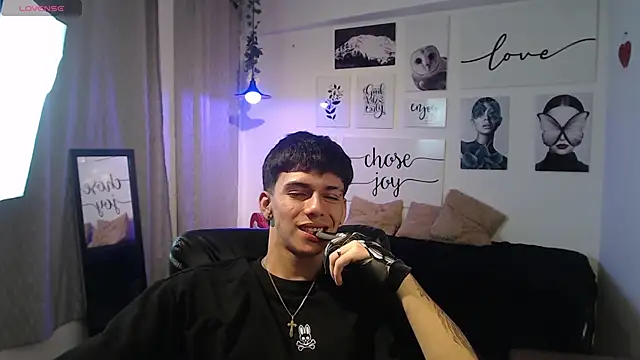 AmethystShadow17 online show from 14, 3, 2026