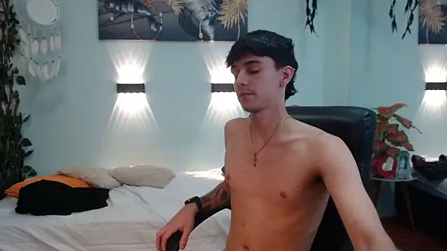 AmethystShadow17 online show from 4, 4, 2026