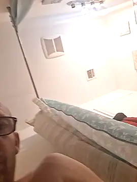 Snapshot of whateveruwanthowever chatting on 12, 11, 2025 whateveruwanthowever online show from 12, 11, 2025