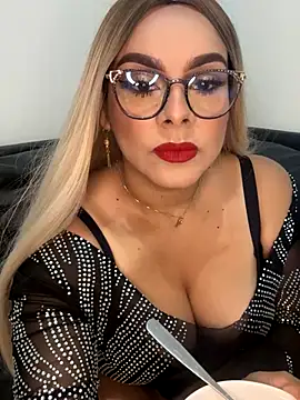 Snapshot of BBWCami_ chatting on 17, 10, 2025 BBWCami online show from 17, 10, 2025